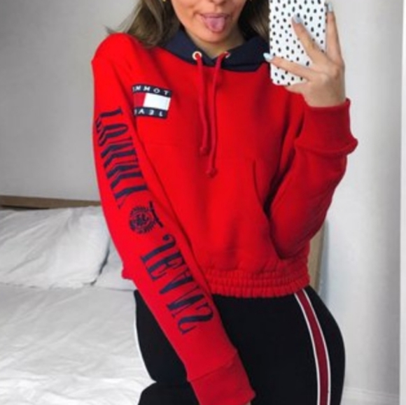 ♡Sale♡Tommy Hilfiger  Cropped Hoodie - Picture 12 of 16